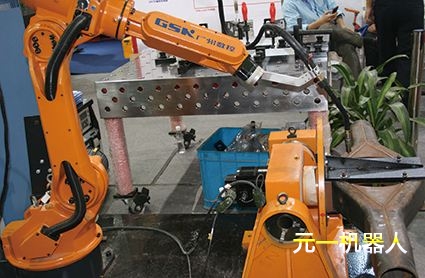 廣州數(shù)控機(jī)器人.jpg 廣州數(shù)控機(jī)器人.jpg